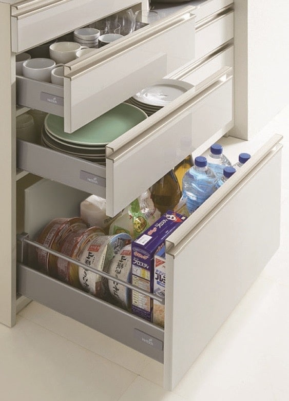 引き出しの間に板がある