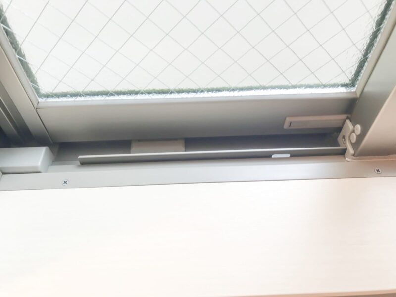 04_01_IMG_9986_サッシの下枠