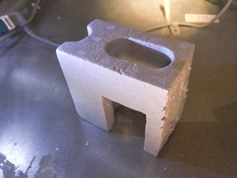 03_10_IMG_0072_発泡ブロック_加工途中