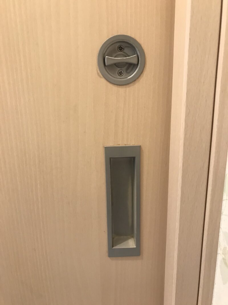 03_000_IMG_9585_表示錠引手剥げ